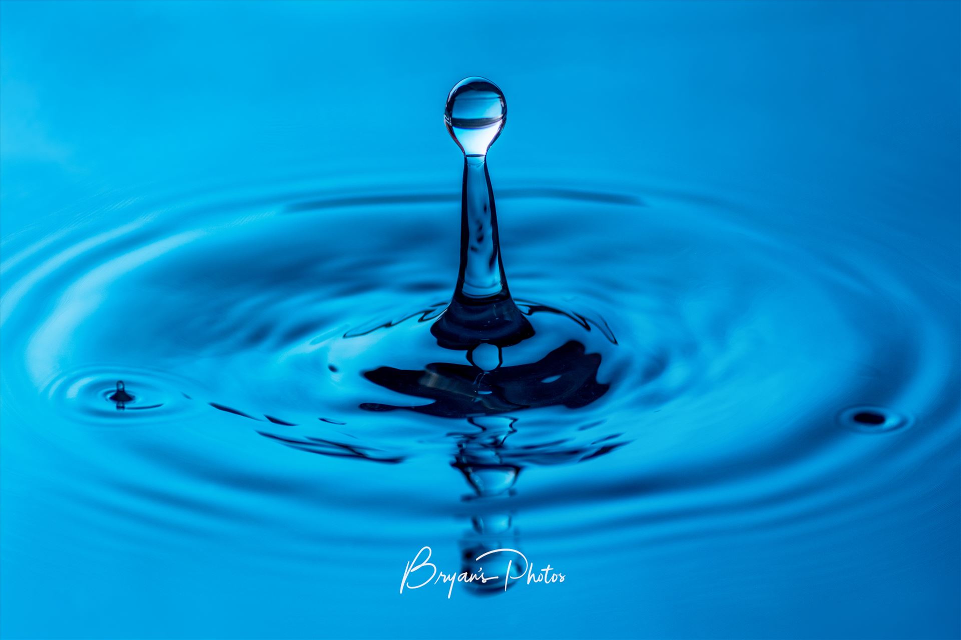 Splash - Water drop wall art. by Bryans Photos